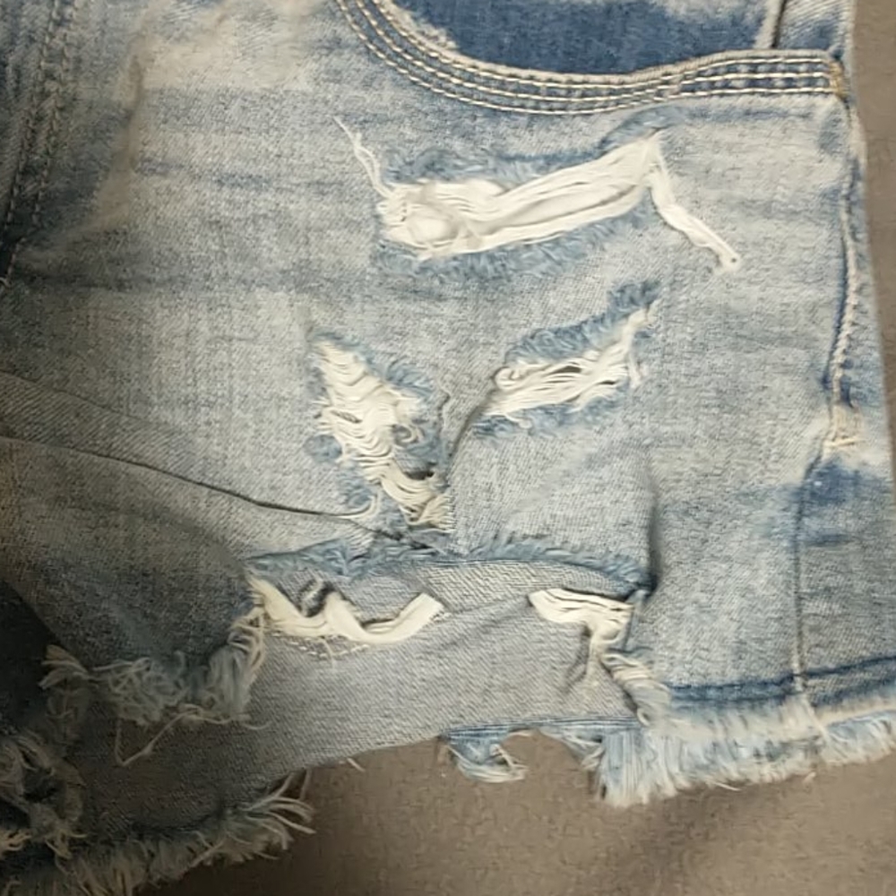 Shorts - Picture 2 of 4